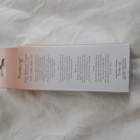 New The Creme Shop OMG makeup brush - Picture 3 of 4